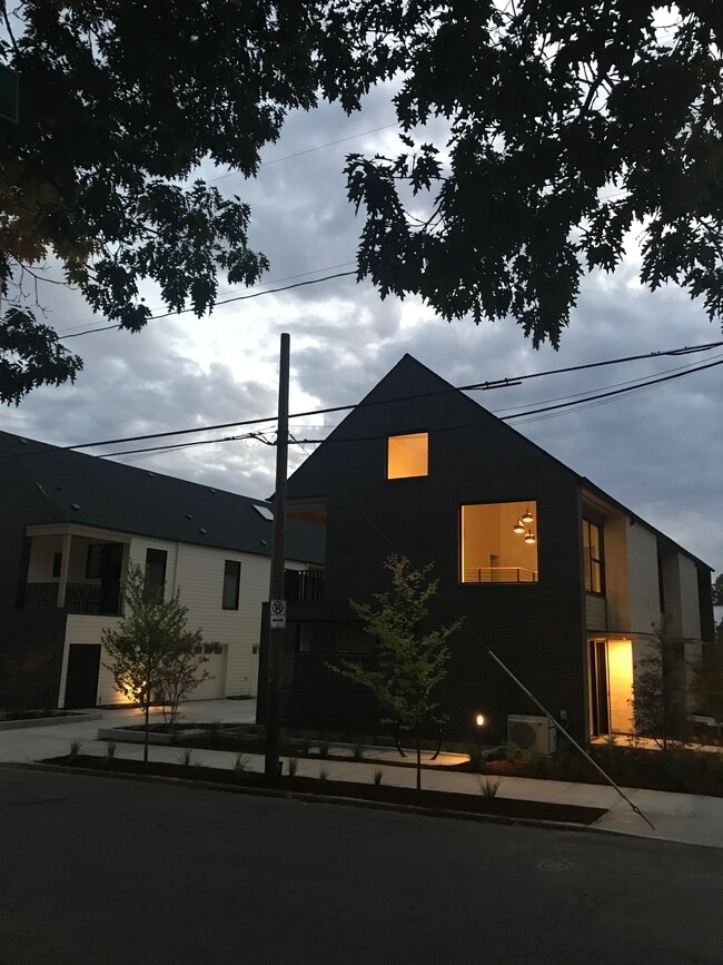 Building Photo - Atkinson Commons- Unit 6