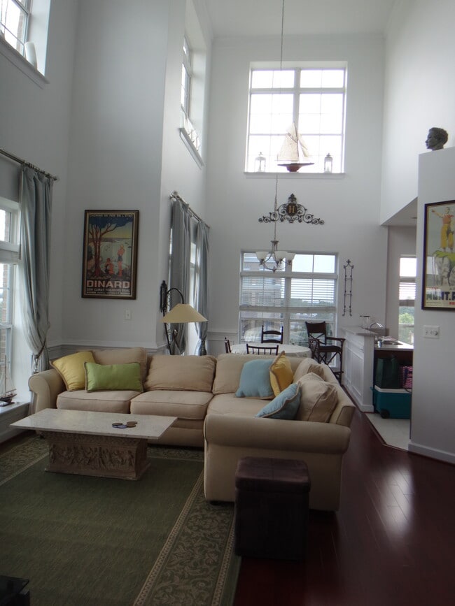 Foto del edificio - 830 Belmont Bay Dr