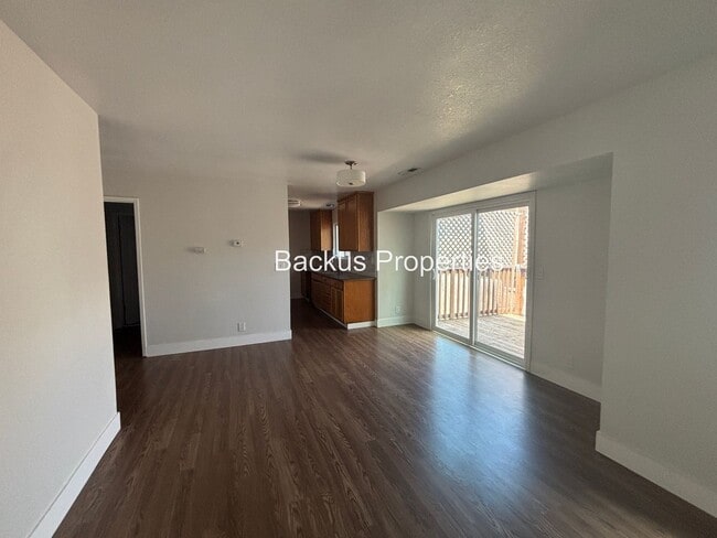Foto del edificio - Updated three-bedroom unit in North Salinas
