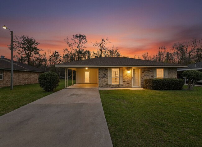 Foto del edificio - NEW ON MARKET  BREAUX BRIDGE!