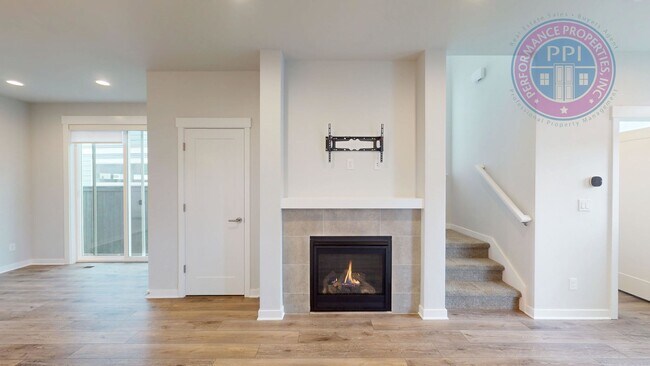 Foto del edificio - **Pahlisch Homes at Rosedale Parks! Luxury Townhome, Desirable End Unit, Community Pool, Clubhous...