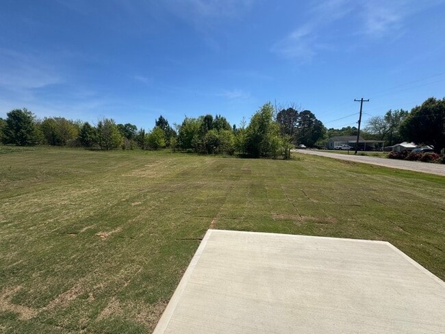 Foto del edificio - Four bedrooms with 2 1/2 bath with office space and loft