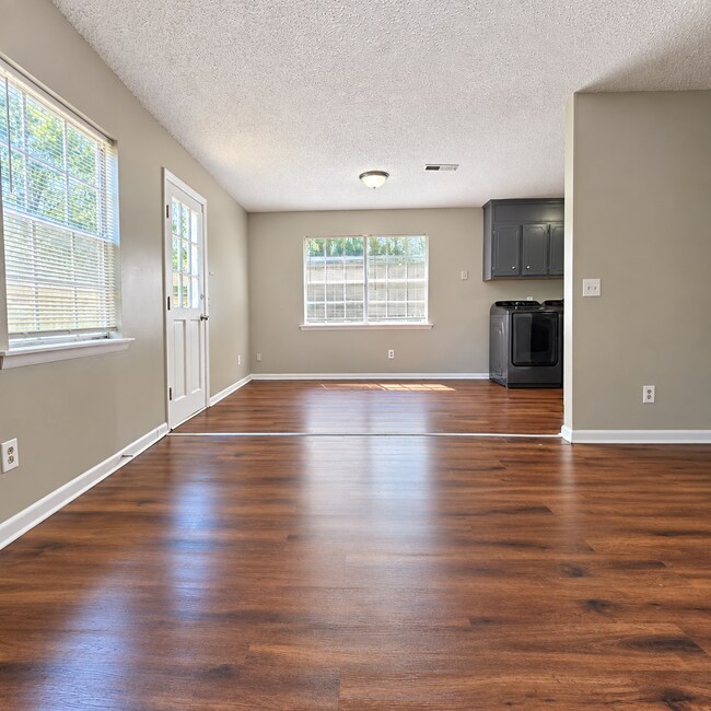Foto del edificio - 3721 Valleydale Rd NW