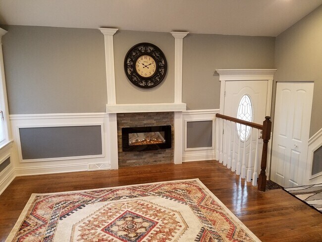 Living Room - 8801 S Union Ave