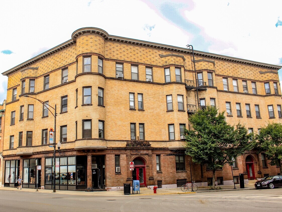 Foto principal - 668 W Oakdale Ave