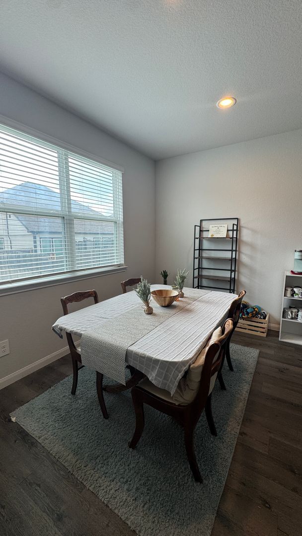 Foto del edificio - Entertainer’s Kitchen + Oversized Primary Suite | 4 Bed House in Bryan