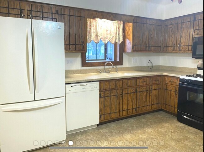 Foto del edificio - 525 Shorewood Dr
