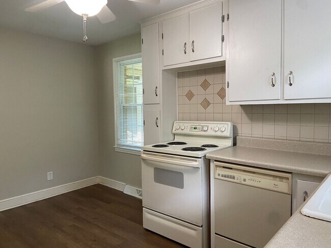 Foto del edificio - 3 Bedroom, 1.5 Bathroom House in Greensboro!