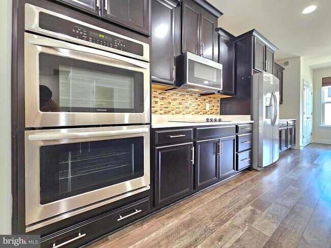 Building Photo - 8820 Englewood Farms Dr