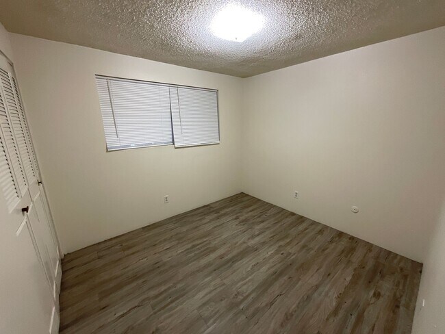 Foto del edificio - 2105 Leo Ln