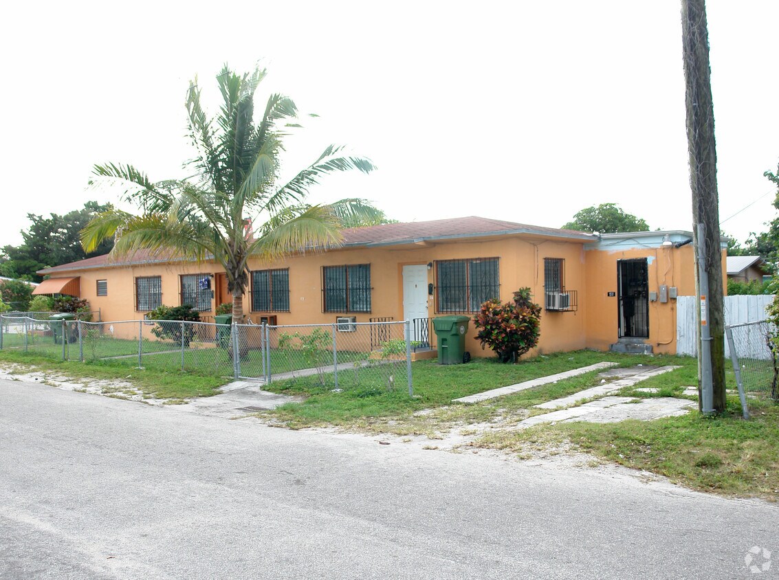 Primary Photo - 5570 N Miami Ave