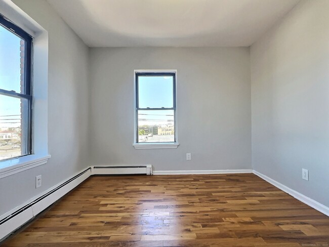 Foto del edificio - 2260 Fairfield Ave