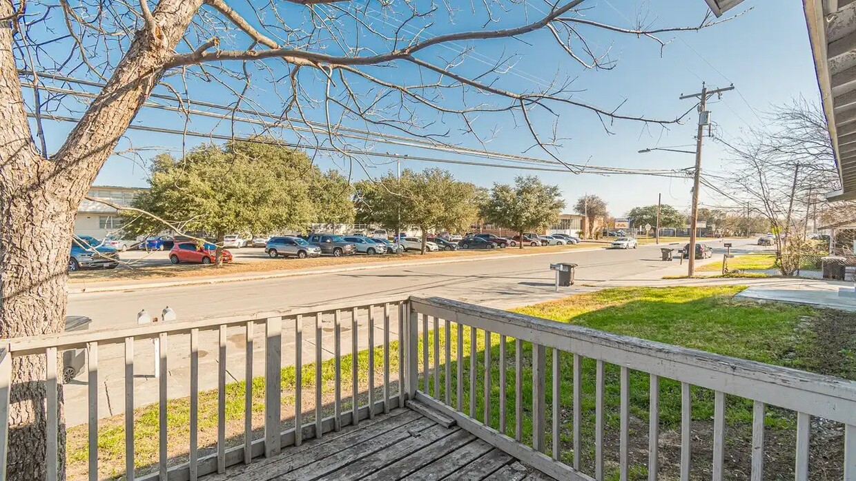 Foto principal - 936 W Thompson Pl