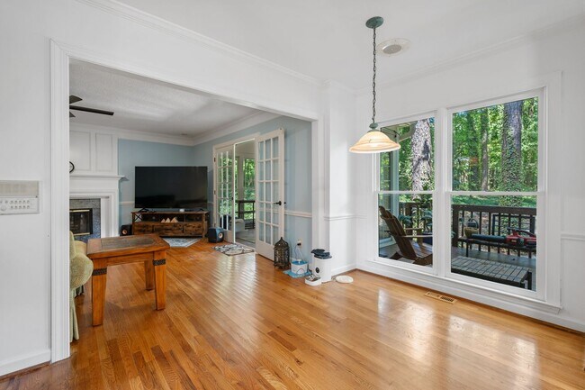Foto del edificio - Beautiful 4BR, 3.5BA Tri-Level Home in Wel...