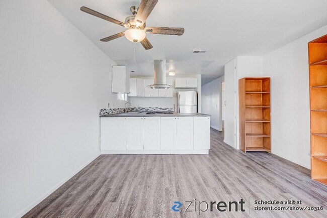 Building Photo - 600 W 73rd St