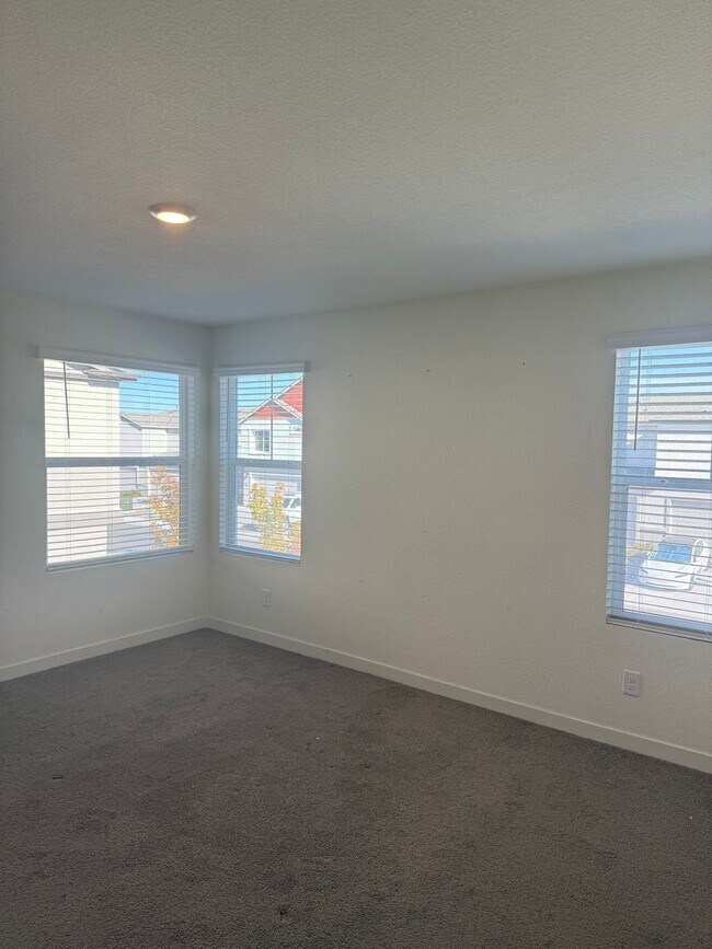 Foto del edificio - 3 bed 2.5 bath house