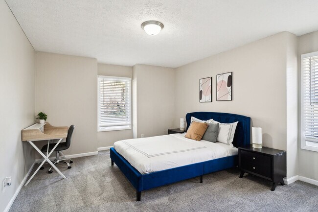 Building Photo - 4001 Lakemont Dr