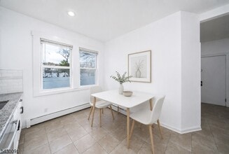 Building Photo - 9 Kling St
