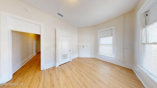Building Photo - 2324 Moncrief Rd