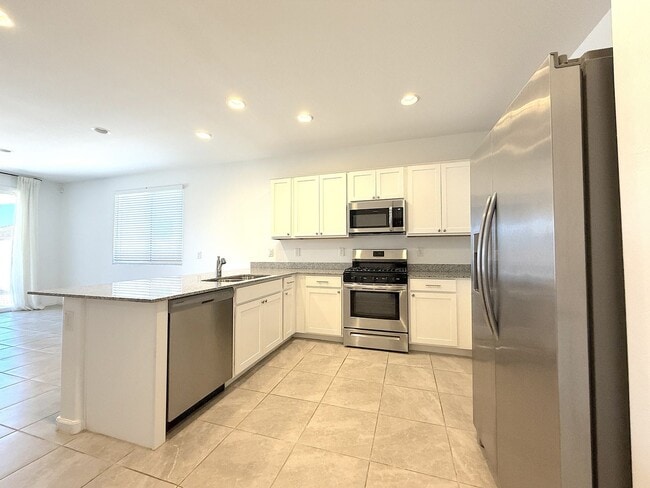 Building Photo - 9449 W Montecito Ave