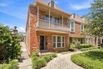 Building Photo - 450 N Post Oak Ln