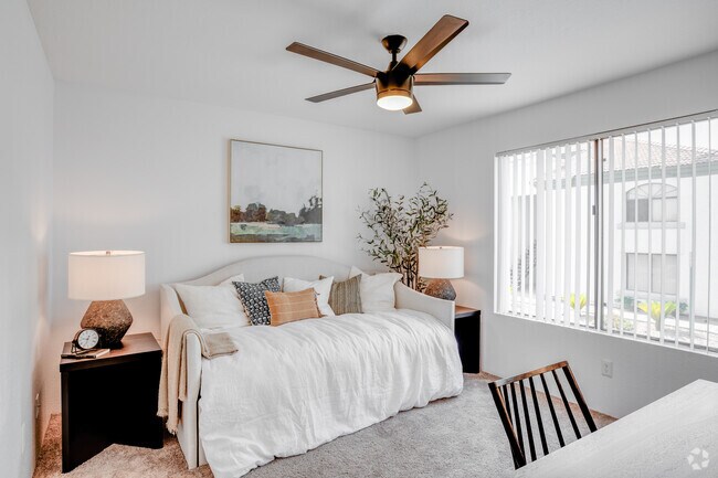 2BR, 2BA - 1,040 SF - Be Mesa