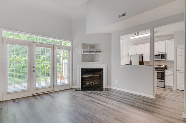 Foto del edificio - 5972 Hollow Wood Ct