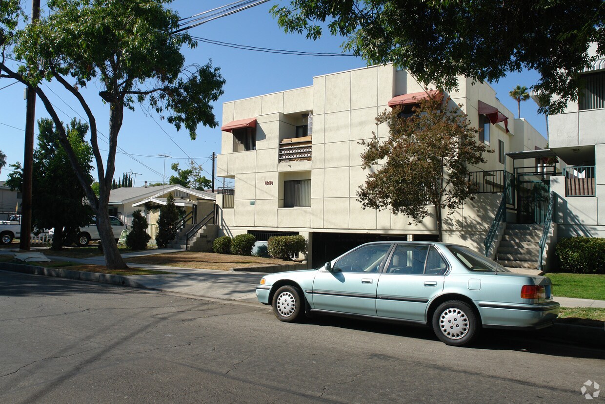 Primary Photo - 1221 Stanley Ave