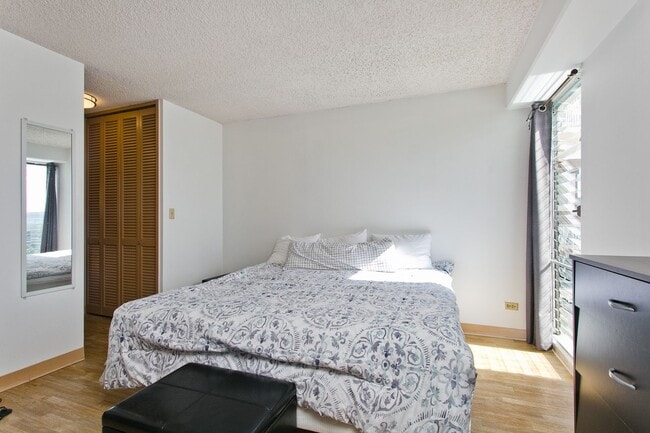 Foto del edificio - Fully Furnished One Bedroom Unit, Centrally located to Busline, Shopping and Grocery Store