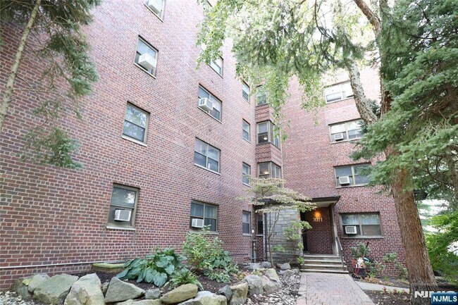 Foto del edificio - 3071 Edwin Ave