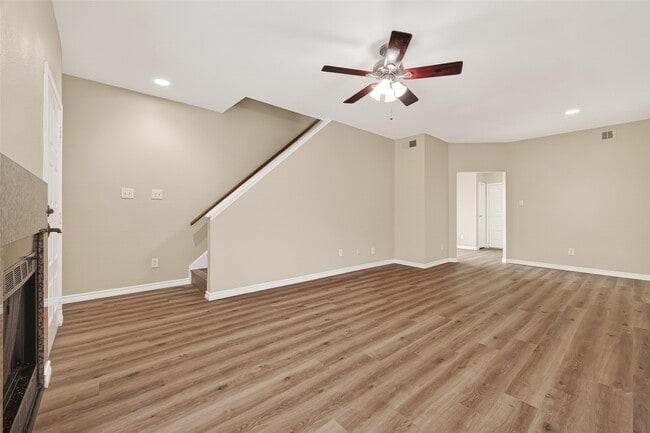 Building Photo - 10811 Richmond Ave.