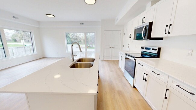 Building Photo - BRAND NEW TWO BEDROOM 2 BATHROOM UNITS-454...