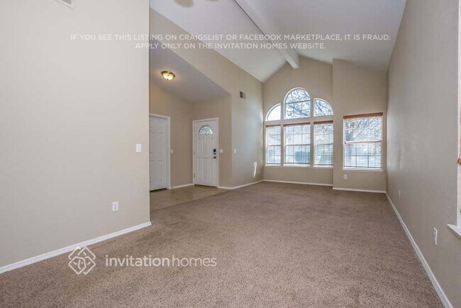 Foto del edificio - 8767 Hollowstone Way