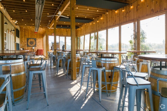 Dining options for all tastes are available in Westfield.