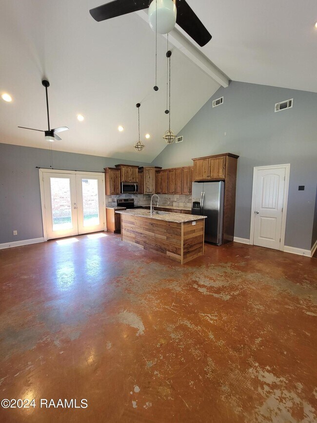 Foto del edificio - 917 W Broussard Rd