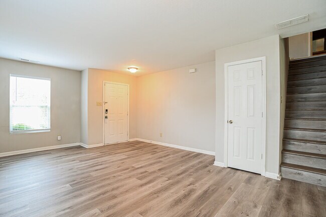 Foto del edificio - 1528 Bray Dr