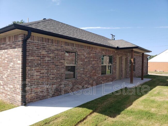 Building Photo - 219 S Hope Ave