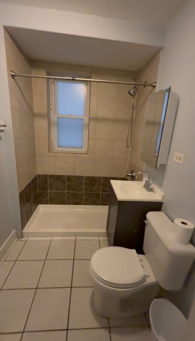 Foto del edificio - 5529 W 22nd Pl