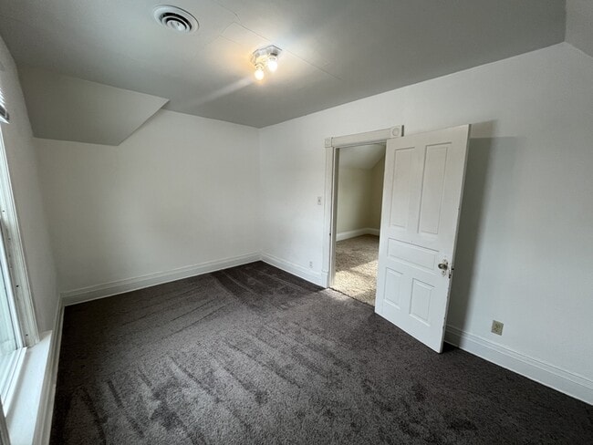 Building Photo - 722 S 22nd St