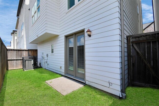 Foto del edificio - 10911 Grove Tree Ln