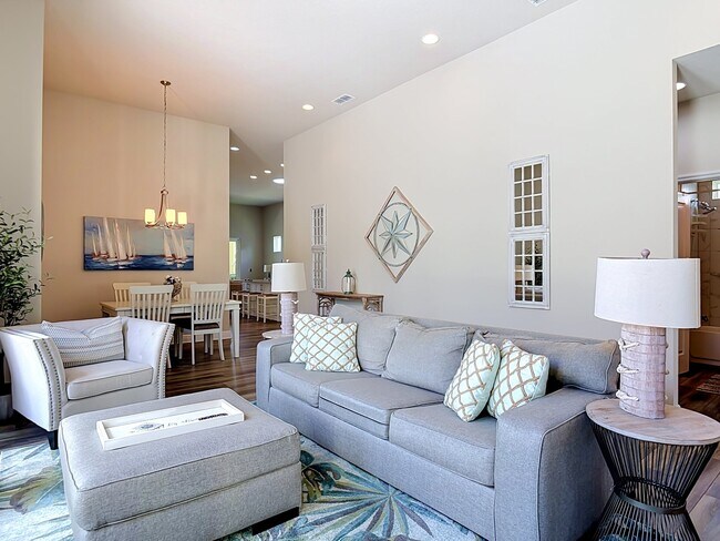 Building Photo - 3008 King Palm Dr