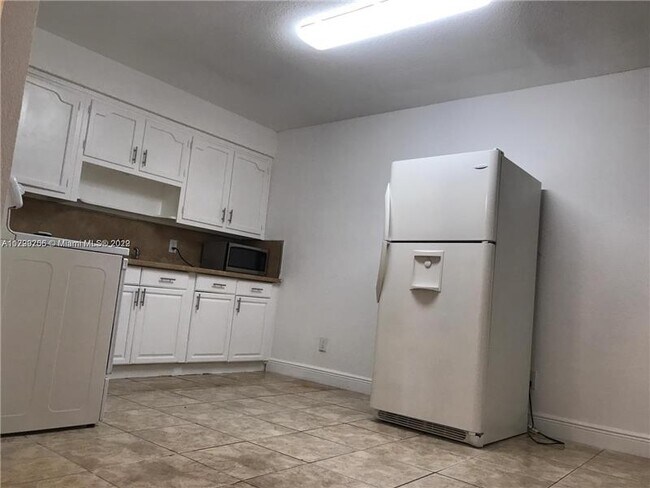 Building Photo - 720 SW 7th Ave