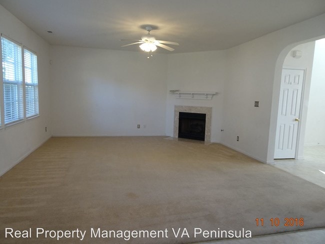Building Photo - 919 Hanson Dr