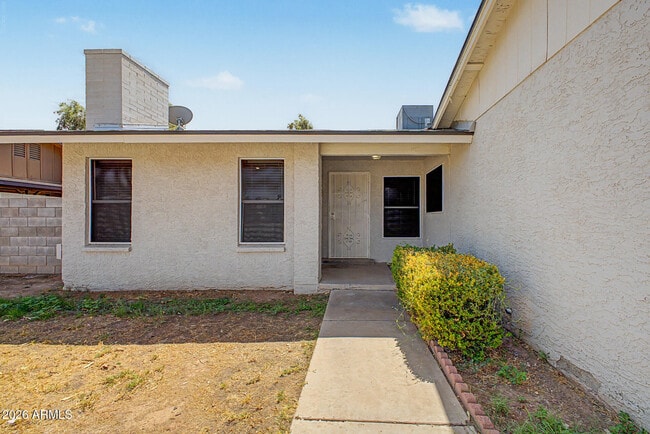 Building Photo - 5527 W Cortez St