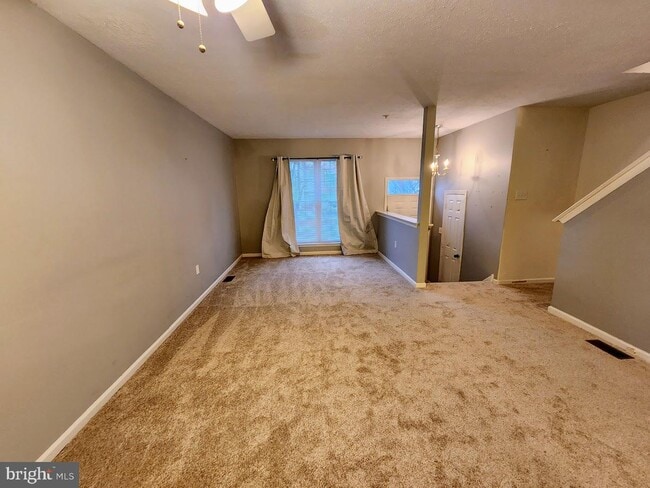 Building Photo - 8 Buttonbush Ct