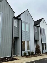 Building Photo - 1535 Yarra St