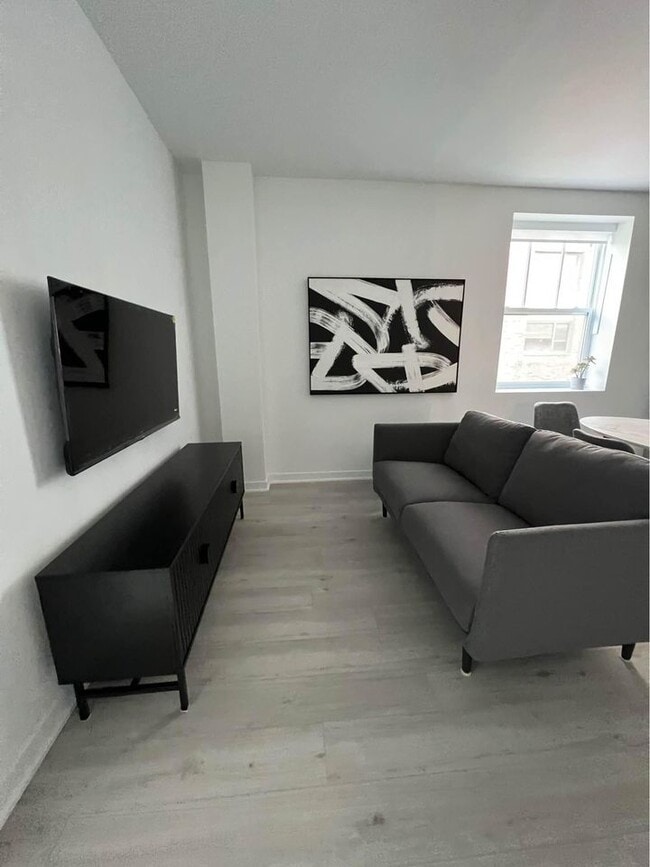 Building Photo - 3015 Rue Sherbrooke