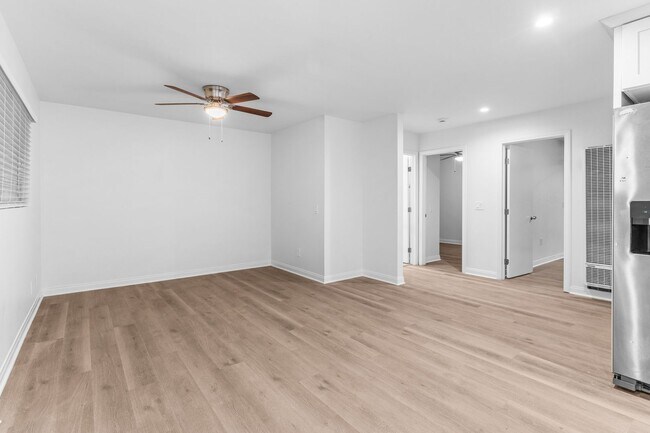 Foto del edificio - 3032 E 7th St