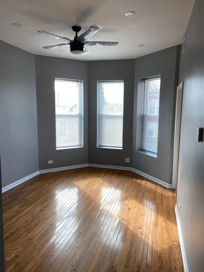 Building Photo - 3343 N Troy St