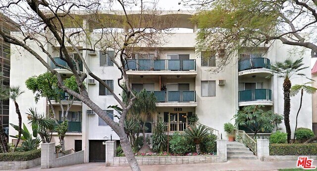 Foto principal - 1203 N Kings Rd